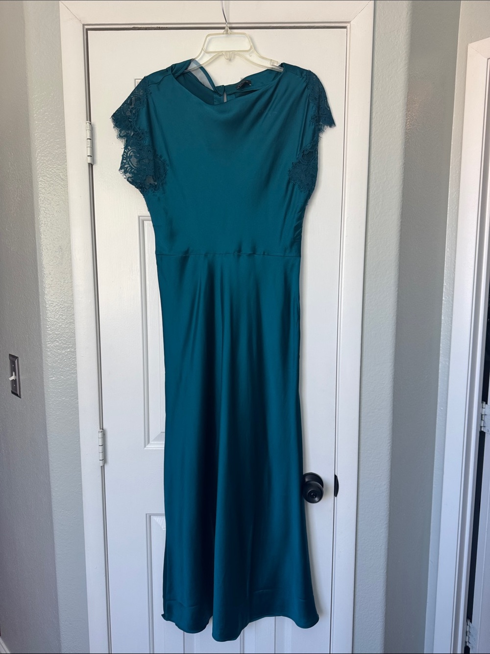 Elegant Teal Lace-Sleeve Maxi Dress